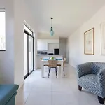 Lux Private Garden Studio - Sunset Beach