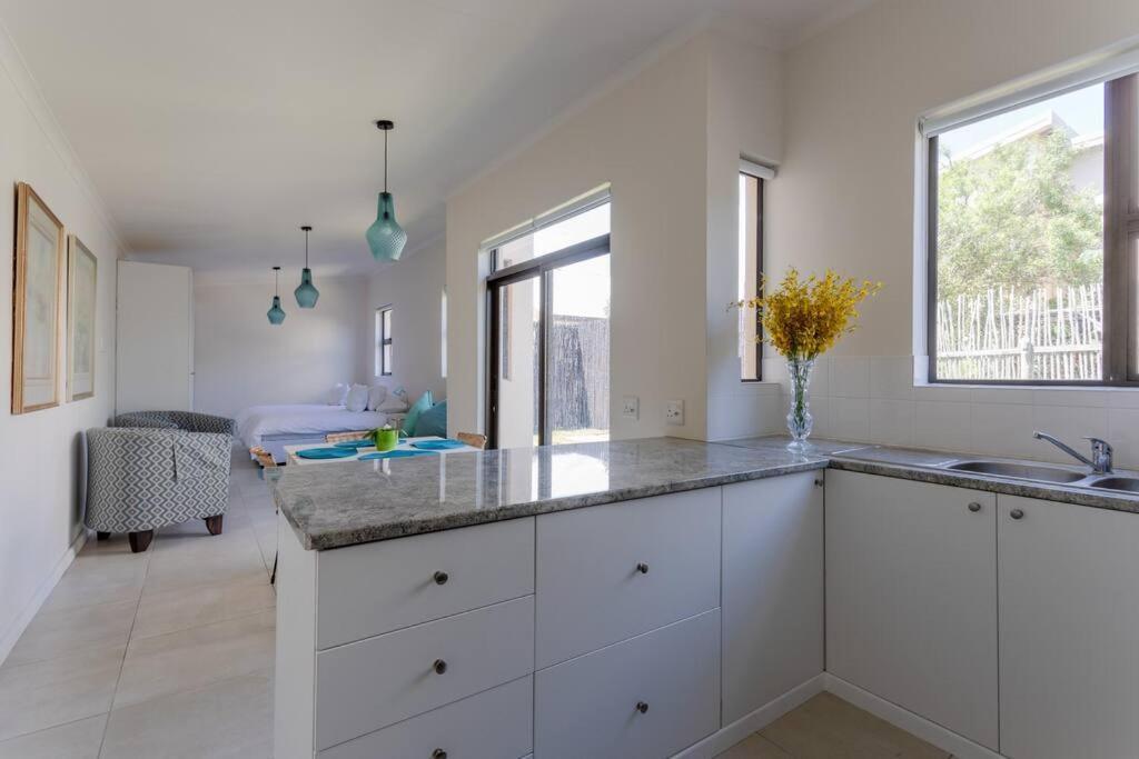 Lux Private Garden - Sunset Apartment Cape Town