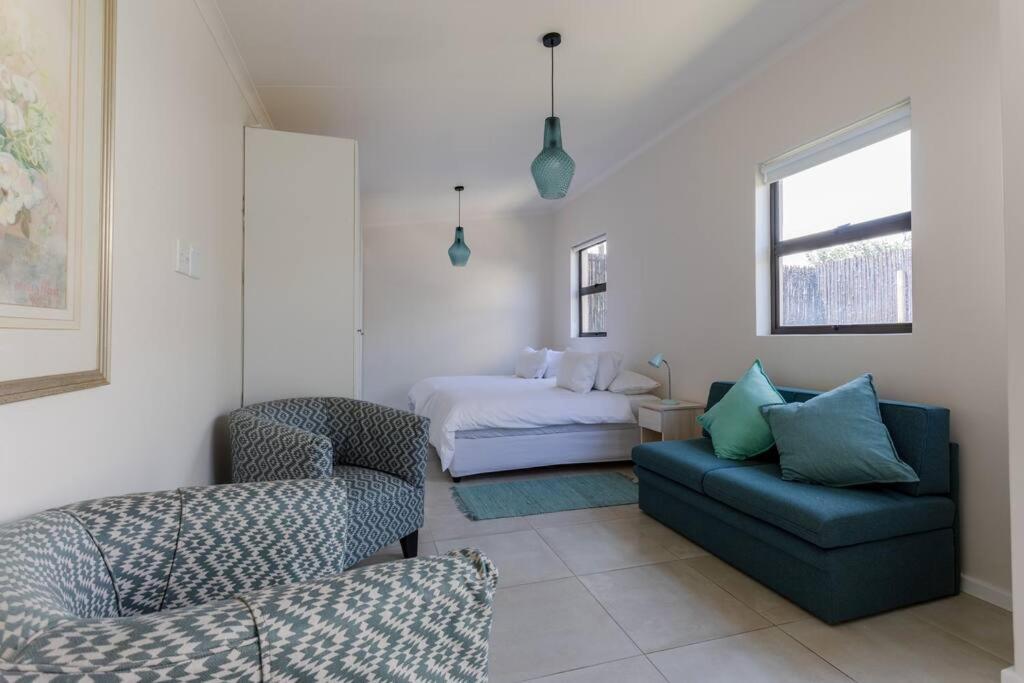 Lux Private Garden - Sunset Cape Town