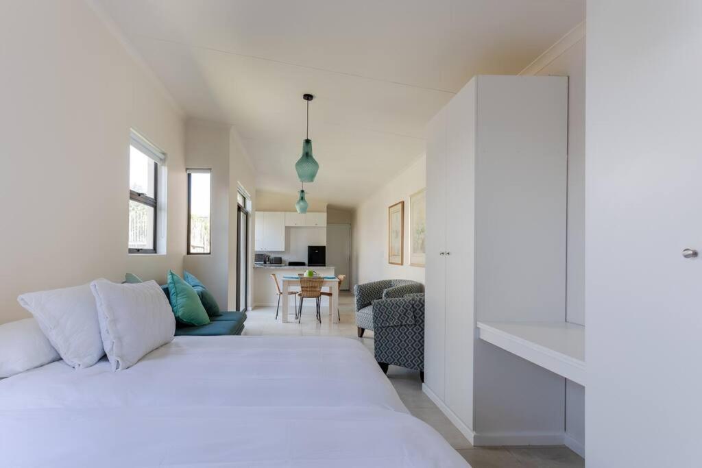 Lux Private Garden - Sunset Apartment